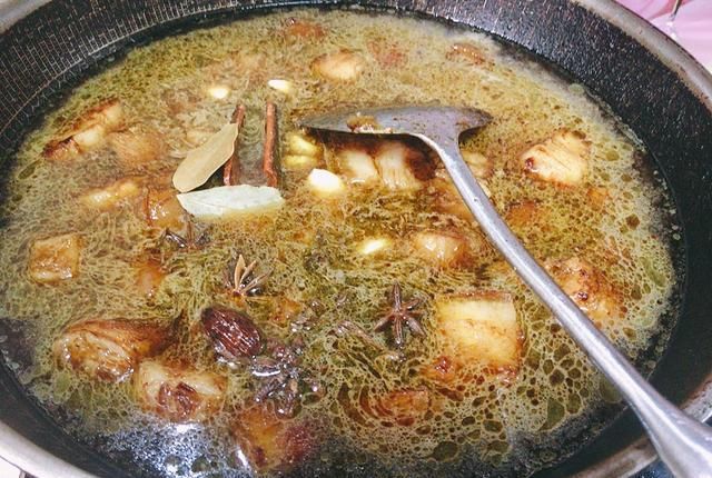 加料酒|做红烧肉时,加料酒煮肉是大忌,多加这2样,肉质软烂不油腻