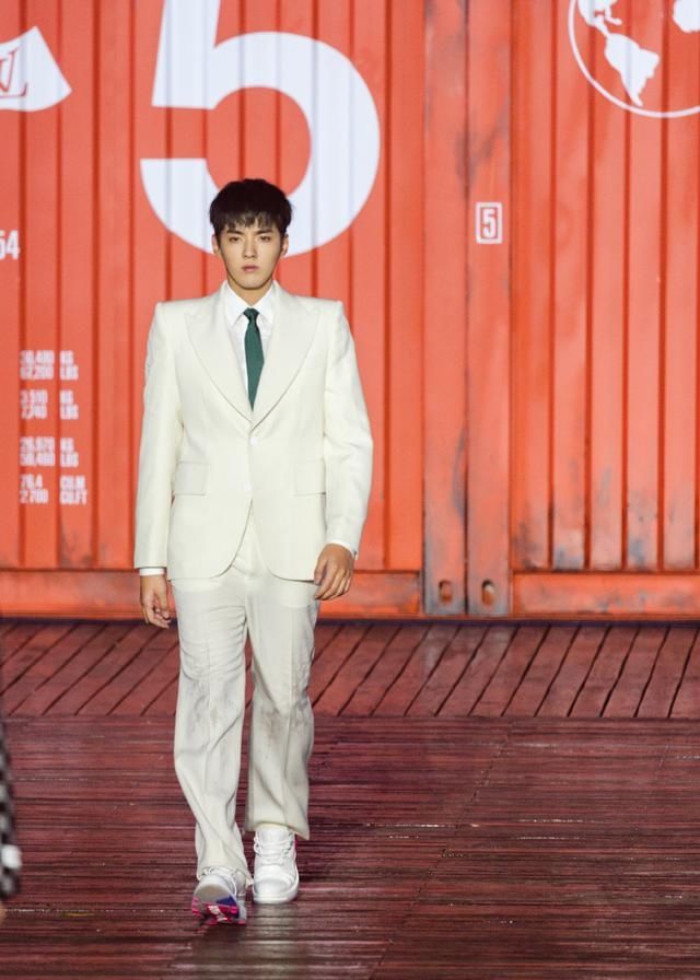  LV春夏21男|吴亦凡、邓伦、欧阳娜娜、白宇、宋威龙、钟楚曦、虞书欣