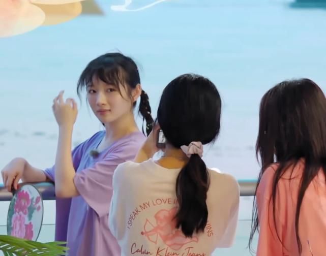 李浩菲|杨超越给李浩菲起外号，当着大家的面喊浩菲，赵丽颖听到笑出声