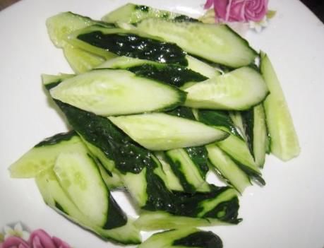  秋后|秋后，吃西瓜丝瓜不如吃黄瓜，10块钱能买5斤，下锅一炒营养健康