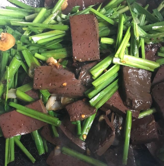  脸色|补血吃阿胶，不如吃此菜，隔天炒一盘，补血补铁，脸色越来越红润