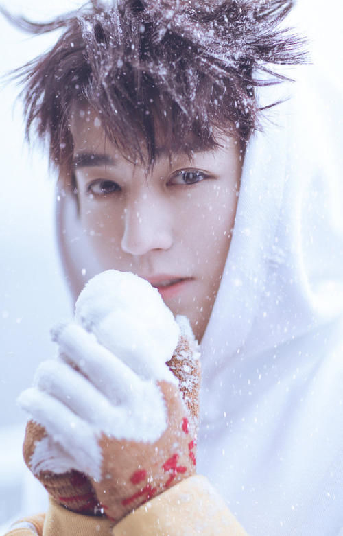  帝国|一人扛起时代俊峰，霸总的王俊凯，凭什么做帝国队长？