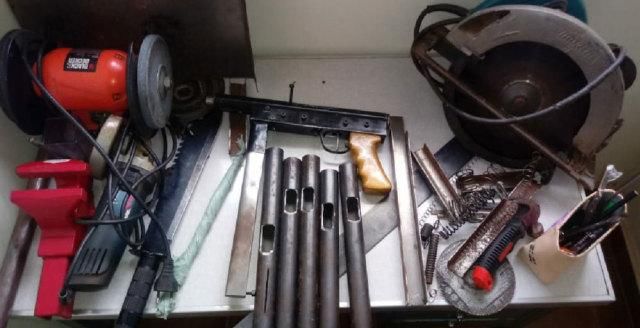  弹药|各国警方展示查获的非法自制枪械 疫情当前贼心不死 用铁管造黑枪