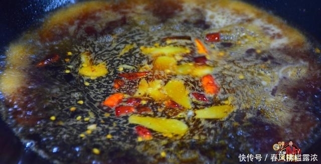 下饭|鱼头别蒸着吃了,加3块钱油豆腐教你特色吃法,简单好吃又下饭