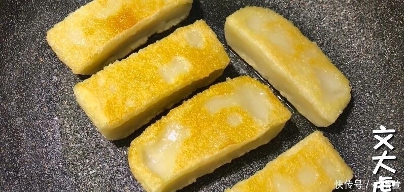 开水烫|糯米粉开水烫一烫,比年糕简单,比糍粑好吃,一学就会