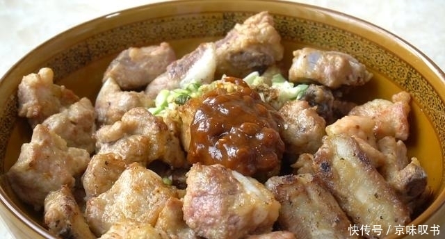 一滴水|排骨最解馋的做法,不加一滴水,软烂又入味,肉香里还夹着米香