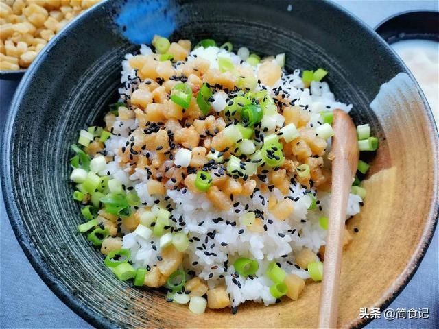  出油|懒人必备！猪油拌饭这样做，就算没有黄磊，也能独霸一方，特过瘾