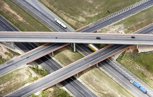 哭笑不得|司机与客户相约上高速取货 “交易现场”让人哭笑不得