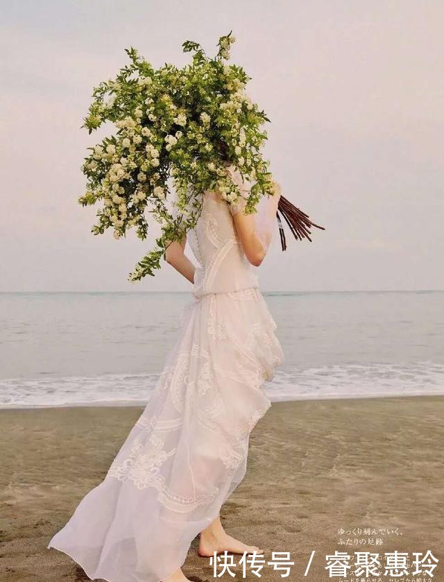 出游|秋天出门度假，如何带很少衣服就穿得舒适又时髦，清单给你列好了