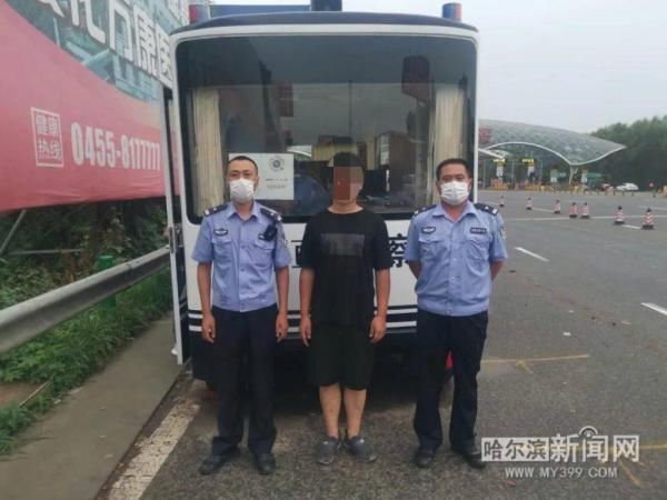  违法行为|得不偿失！为省高速费闯杆逃跑，结果赔偿、罚款、记12分还拘留