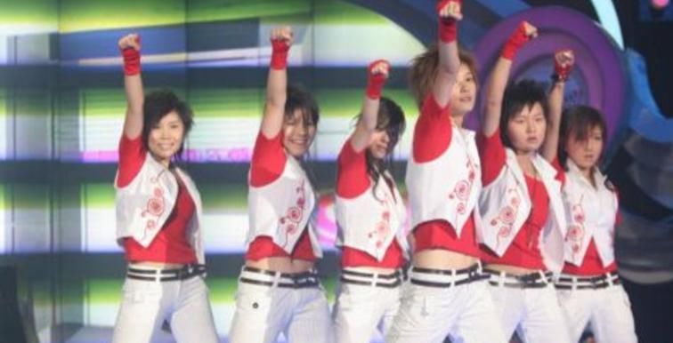  出身|尴尬！明明都是超女出身，当年的亚军已是导师，冠军却仍是选手