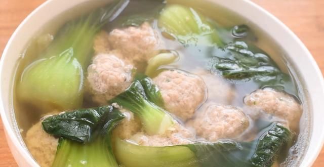 上桌|肉丸子最好吃做法,诀窍都在这里,鲜嫩Q弹,上桌连汤汁都不剩