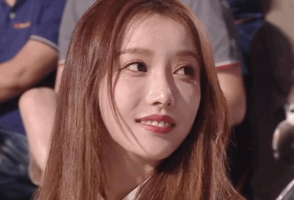  舞台|姜贞羽新综艺路透来袭，离开舞台精修，说句仙女下凡也不为过