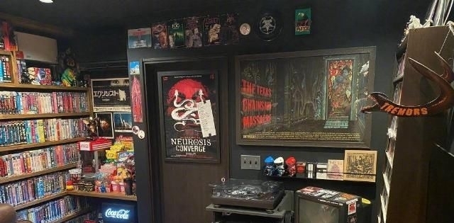 屋内|日本网友的夫妻快乐屋,设施一应俱全,屋内堆满电影和周边