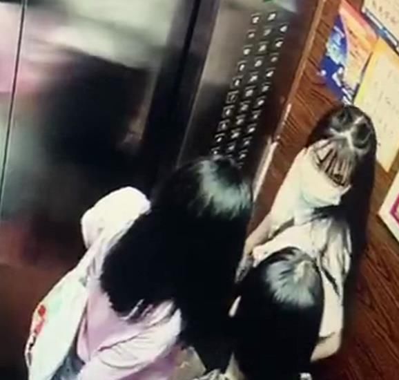  偷窥|奇葩！艺人公司曝光粉丝非法潜入画面，躲货梯消防楼梯偷拍偷窥