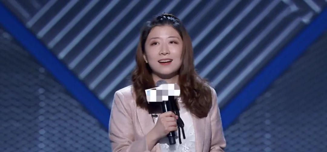  观众|《脱口秀大会》：秀优越拽英文，不搞笑的她，凭啥被李诞保送？