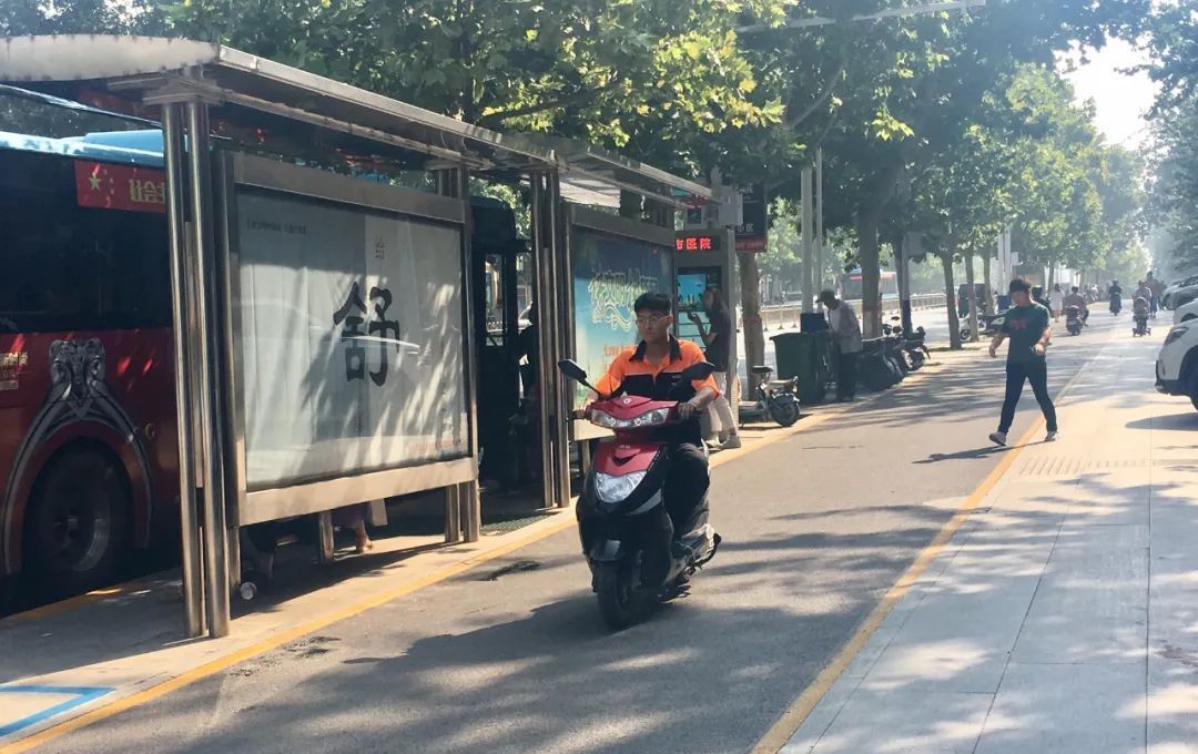 交通|非机动车逆行，不走非机动车道！今天这些人上榜了！