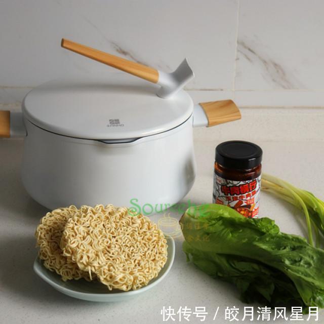 好吃|牛肉酱拌面，热乎乎的面条劲道滑爽，很好吃