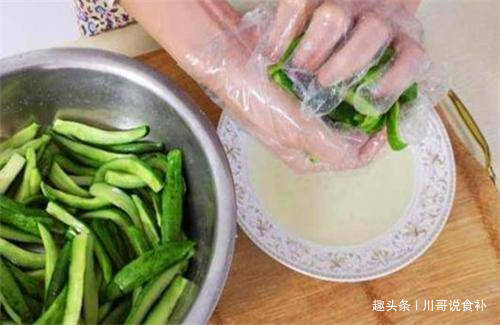  黄瓜|腌黄瓜，只需多加这一步，腌出的黄瓜又脆又绿，放半年也不坏