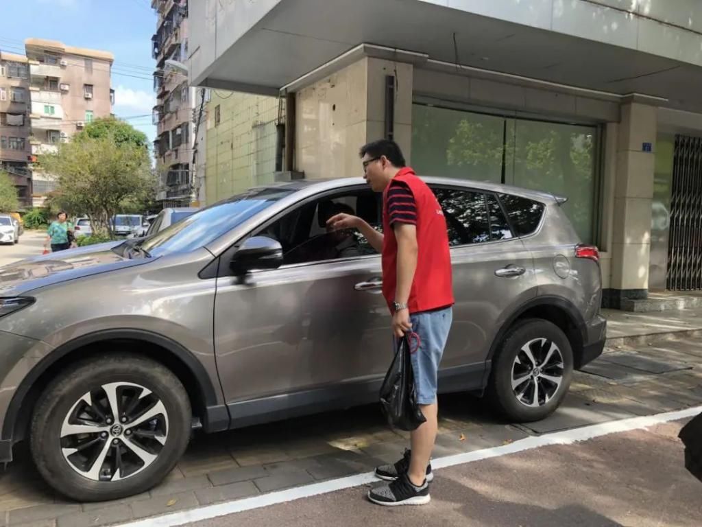 石岐|举手之劳显文明！石岐这群“志愿红”随手行动让文明如影随形~