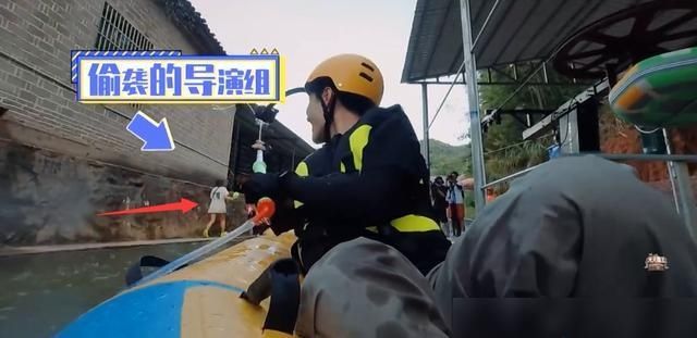  伤口|王一博处理伤口，使坏偷袭女导演被凶后秒怂，全身湿透喊冷直发抖