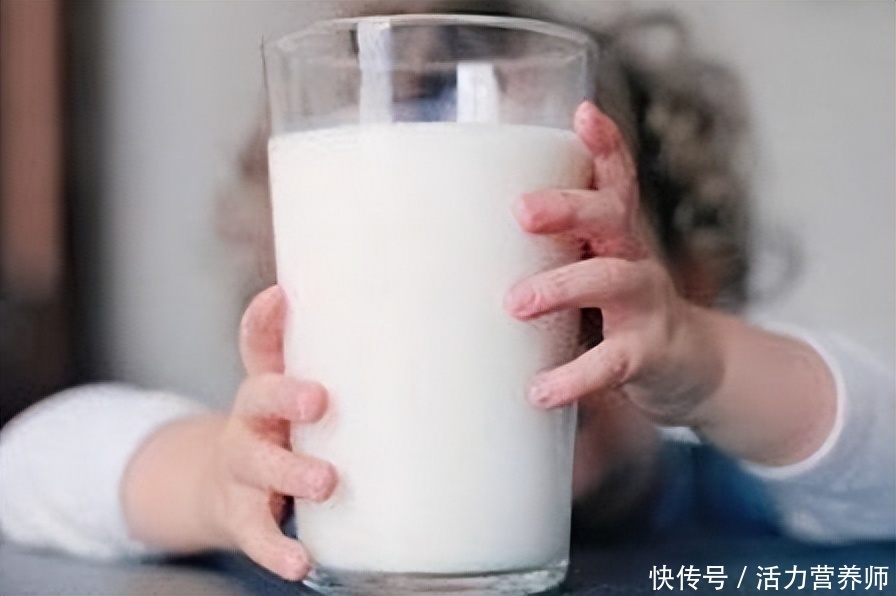 从包装上怎么样才能分清真假牛奶(你买的是不是好牛奶，看看包装上这几个数字，帮你更快地识别)