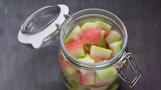  西瓜皮|西瓜皮千万不要扔，你想不到的7种妙用！