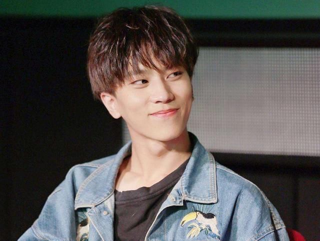  公然|人气团出道即雪藏，成员公然互撕，他是断层C位却没有姓名