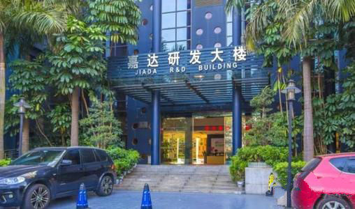 骚扰|一男子因微信被封号跳楼自杀，腾讯回应：涉嫌色情骚扰