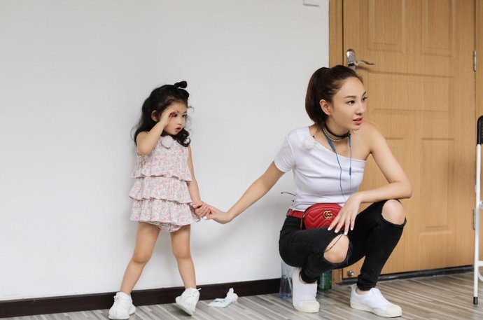  宁静|《密逃》最新预告，3位“浪姐”加盟，宁静开锁失败要“砸锁”