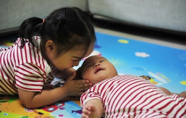 摆在|2020年新生儿数量将跌破1000万?现实问题摆在那,难怪都不愿生