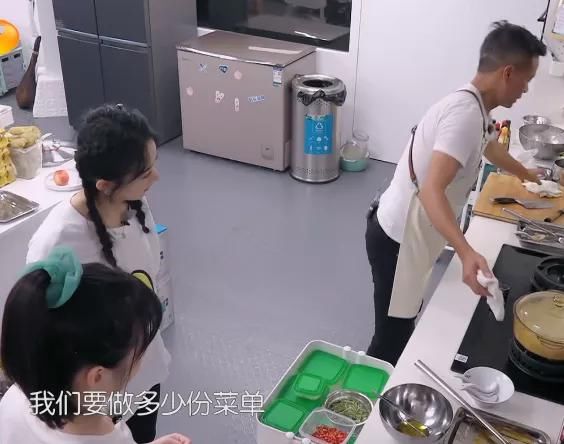  中餐厅|《中餐厅4》首期就搞事情？林大厨膨胀了，赵丽颖被气哭