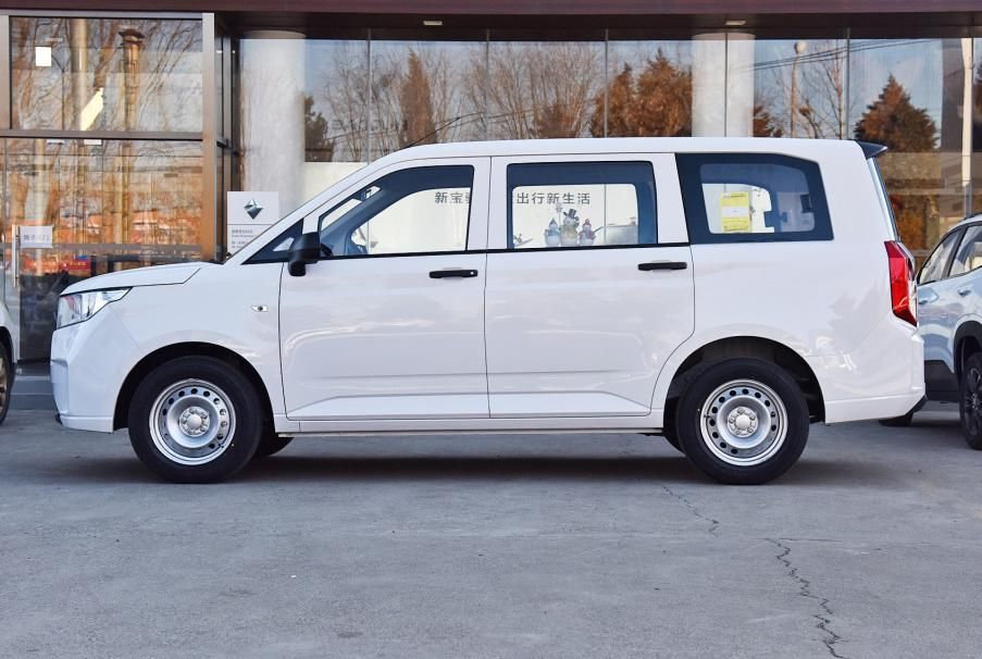  这车|这车火了！车长4米7，家用拉货两不误，跌至5.18万，开出去迷倒一片