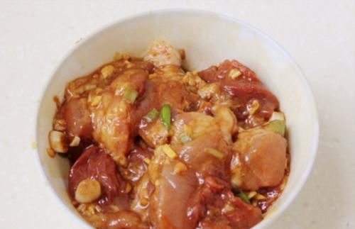 入少量|吃剩的油条别再扔了,配上它们当菜吃,鲜嫩焦香又多汁,家人喜欢!