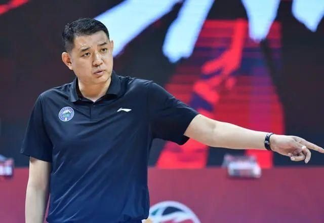  青岛|巩晓彬避免3连败收官！季后赛再战青岛还要看内线