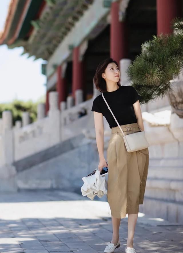  瞬间|40岁女人“大妈感”拉低档次，多穿这几条裙子，颜值气质瞬间提升