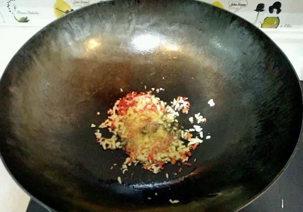  教你做|教你做蒜香椒盐带鱼，看着就很有食欲！