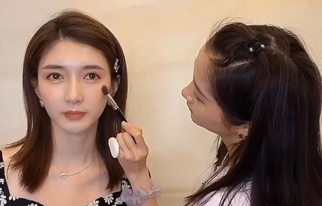 自拍|关晓彤自拍美颜开的有多大?当江疏影入镜,这脸和五官是认真的?