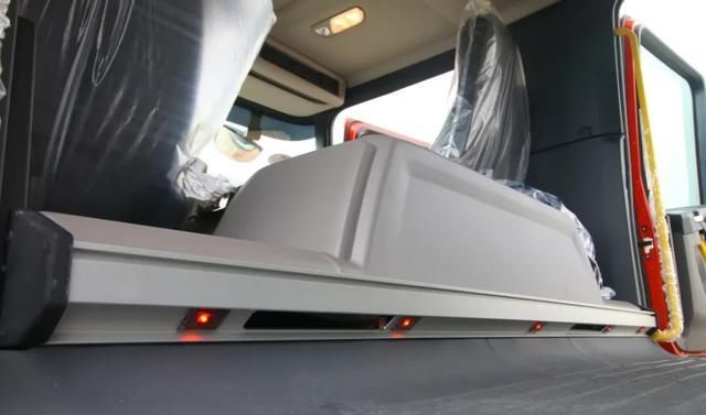  机场|500马力原厂双排 国内首辆斯堪尼亚P500 XT 6x6机场消防车底盘