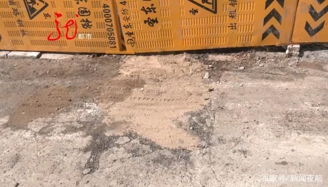  小区|一小区施工现场地面塌陷导致吊车侧翻