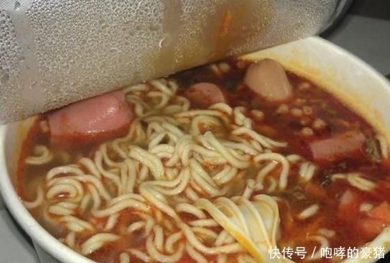 难怪|方便面的面饼上,设有这个“小套路”,程序员难怪总是吃不饱