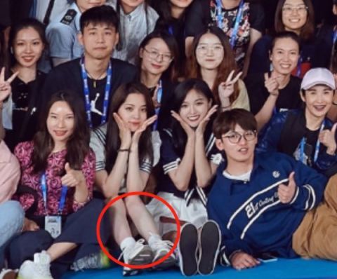  美少女|娜比吴宣仪同是美少女，同框后颜值不相上下，生图对比肤色太真实