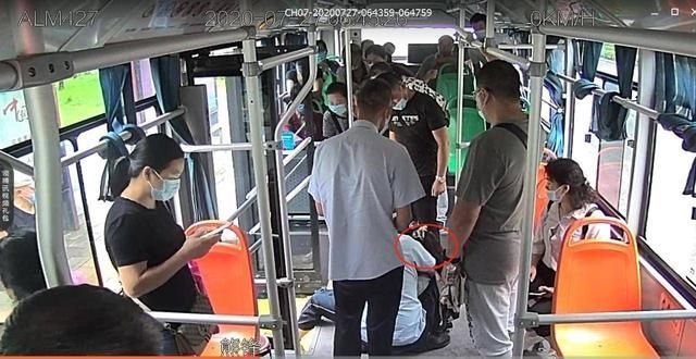 公交|女学生突发疾病倒地 290路公交变身救护车