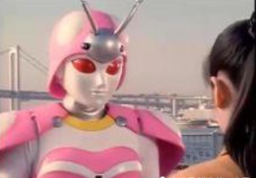 铁甲|铁甲小宝：最爱美的机器人，全民女神，却天天琢磨如何长胸？