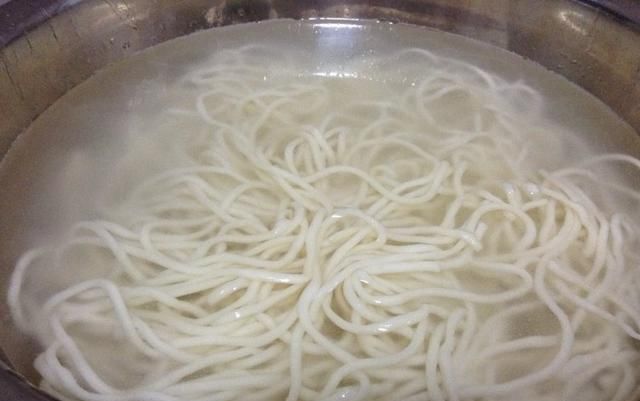 只能|你还在囤火鸡面,宅家只能点外卖,不如试试这道零失败炒面