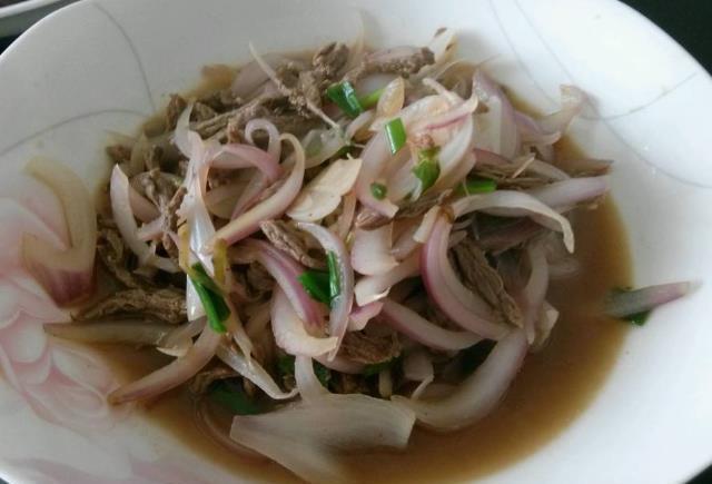  下锅|牛肉下锅前先用这3招处理，炒出来又香又嫩，下酒下饭都特好吃
