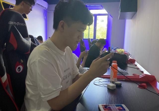  训练室|微博再次压榨TS战队? 训练环境仅20平米引来粉丝不满