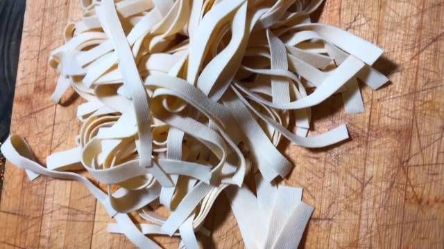 豆瓣酱|水煮干豆腐,配以万能的火锅底料和豆瓣酱调的汤底,吃着比肉香!