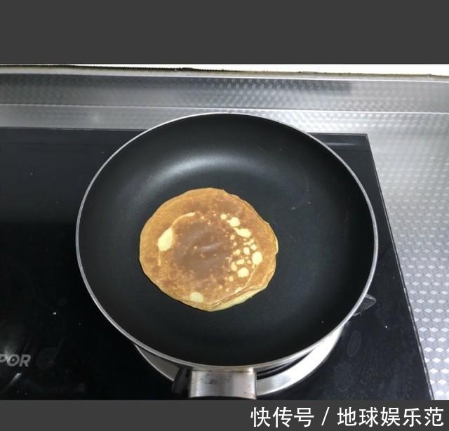  松软|香蕉蛋饼，松软香甜，当早餐棒极了