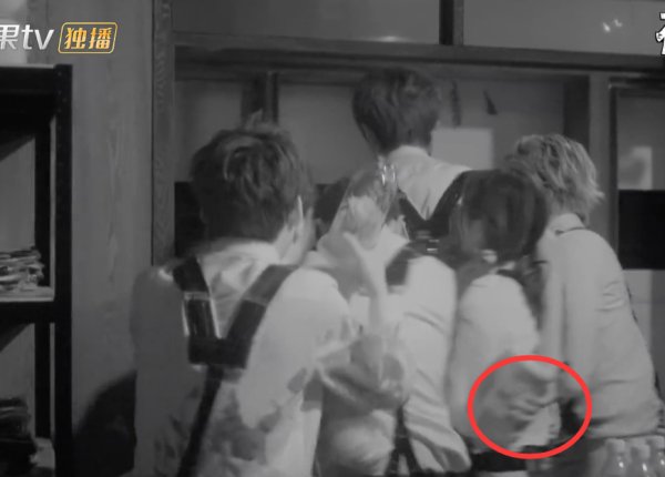  比不上|密逃三个小细节证明：邓伦真的比不上黄明昊！